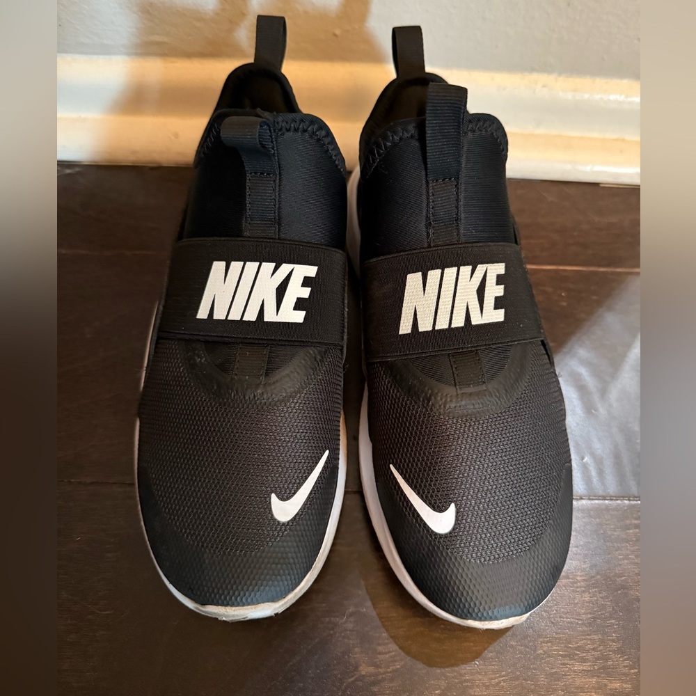 Nike flex runner 4 Black Sneakers size 3y